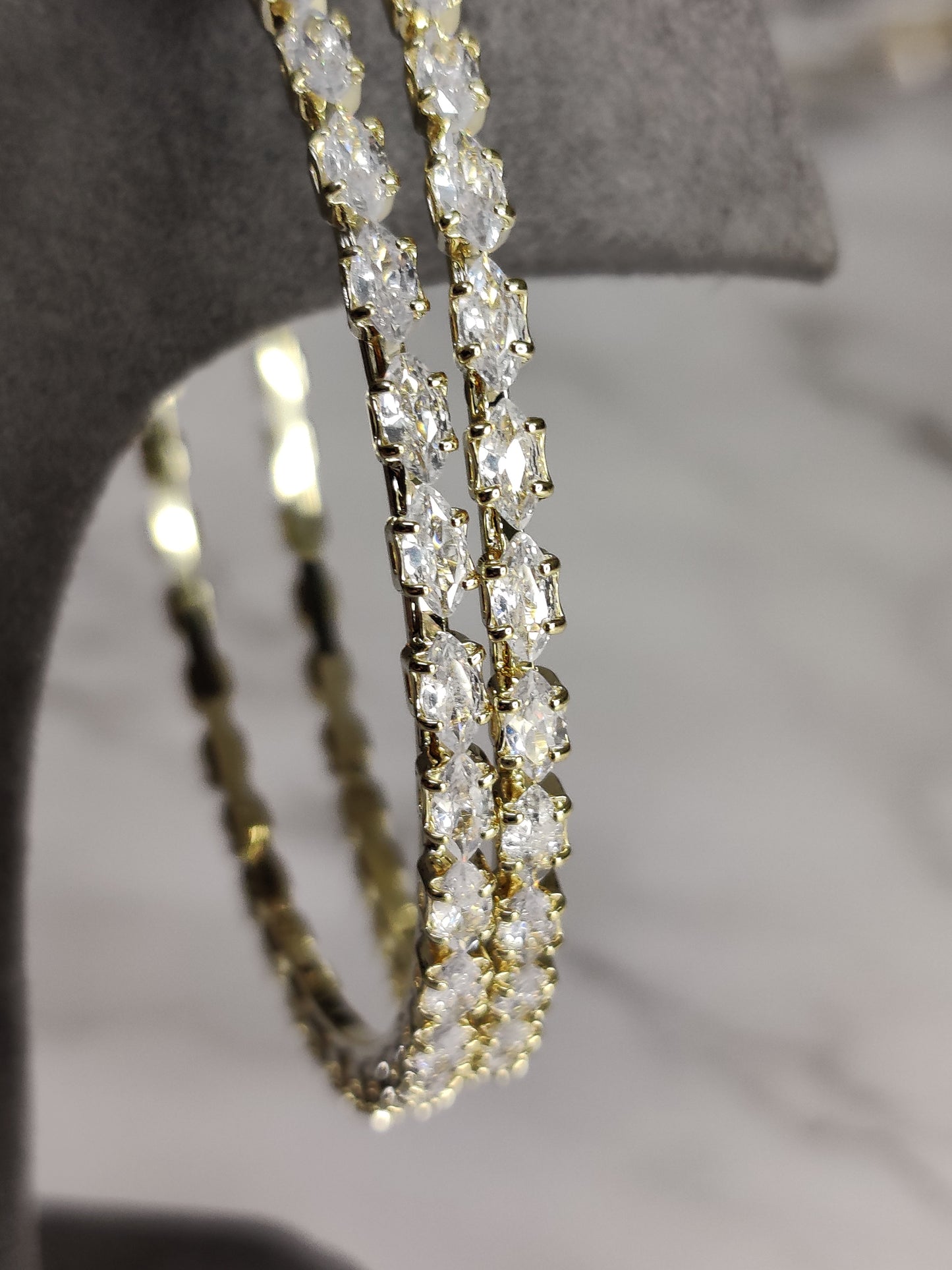 Lily Hoops, Gold