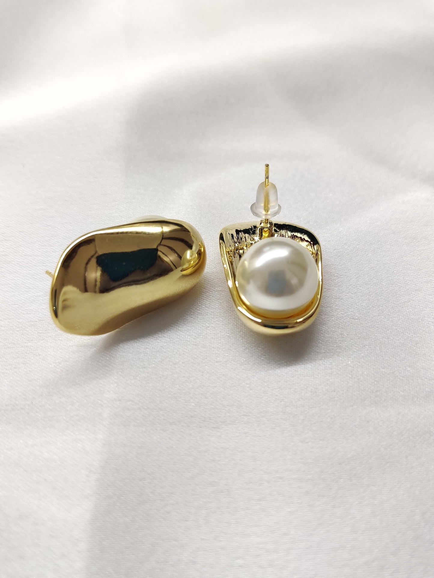 Bella Pearl Studs