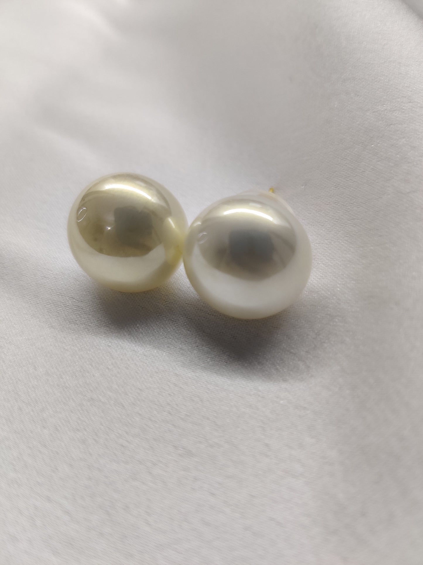 Pearl Studs