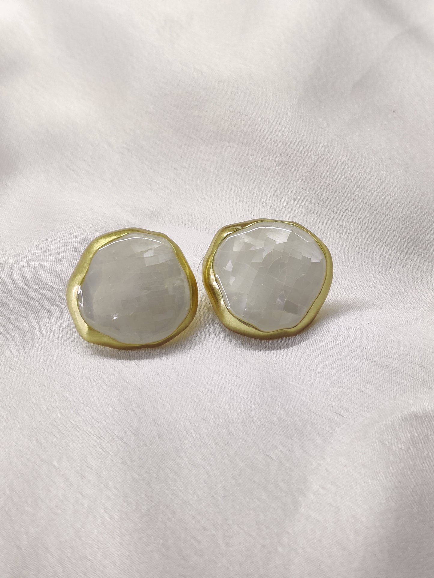 Crysty Pearl Studs
