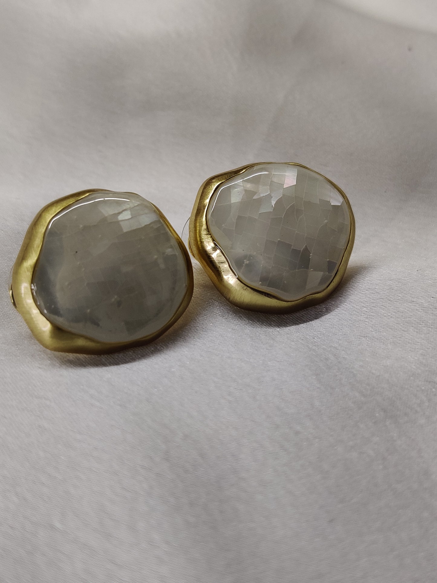 Crysty Pearl Studs