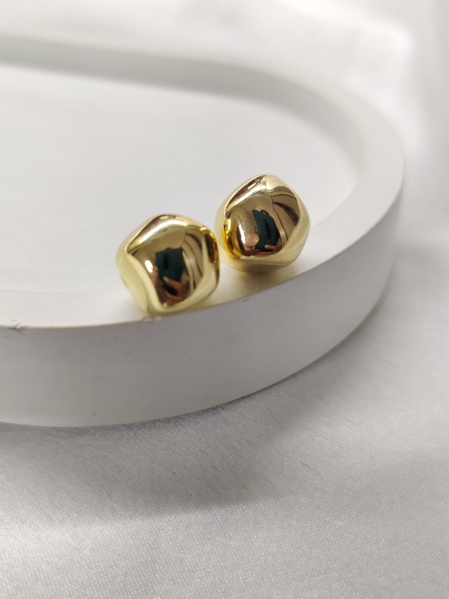 Zoi Studs