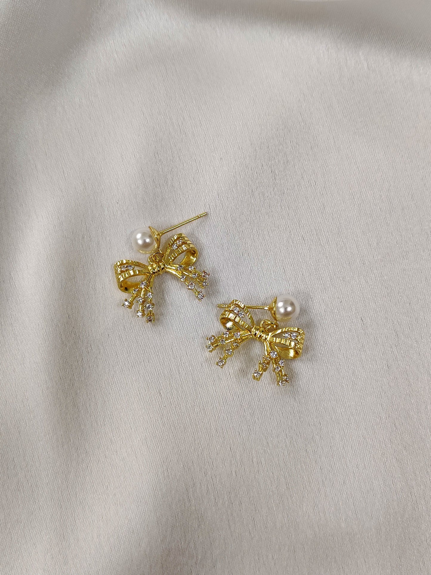 Bow-Pearl Earrings
