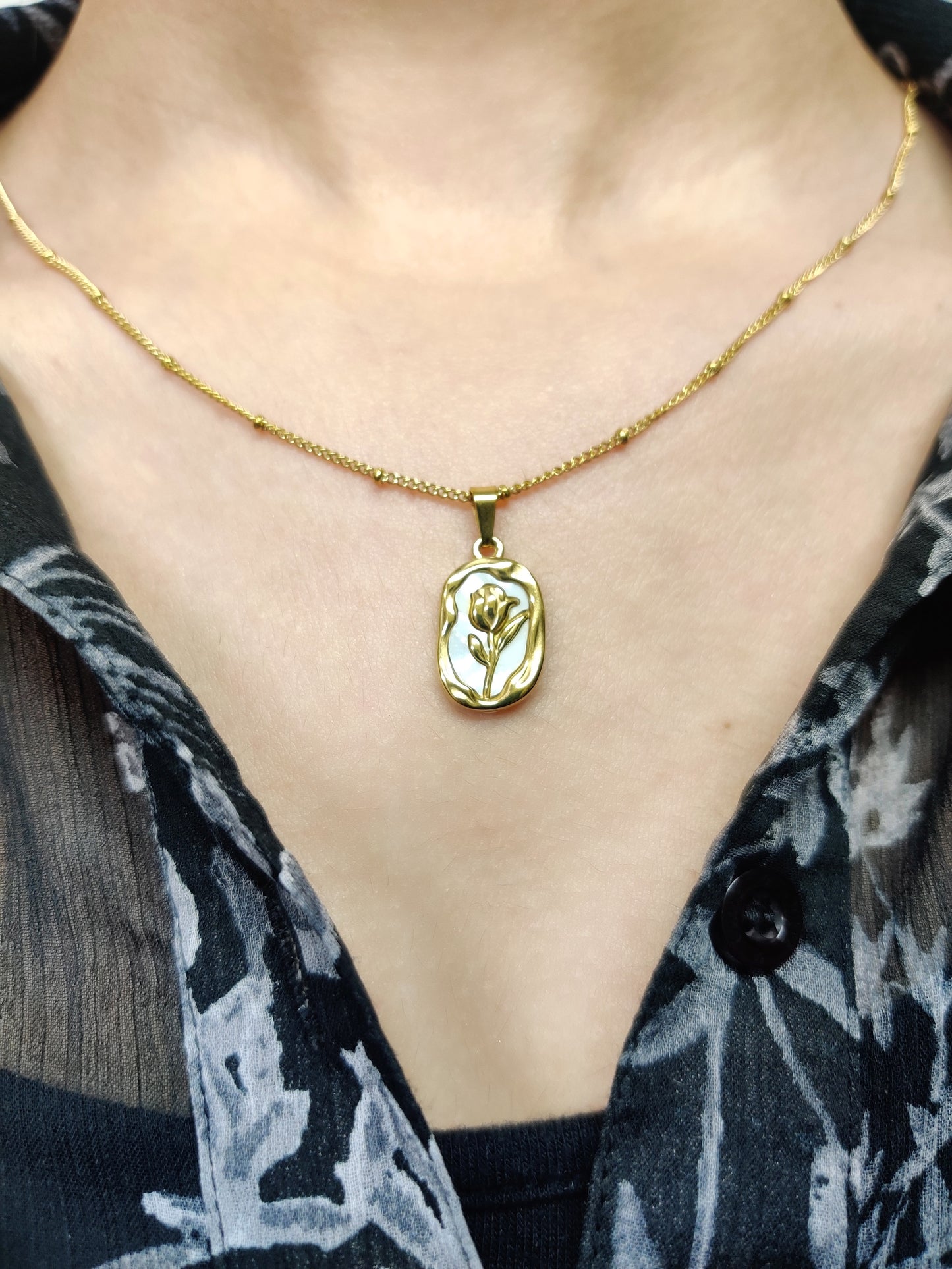 Si Rose Necklace