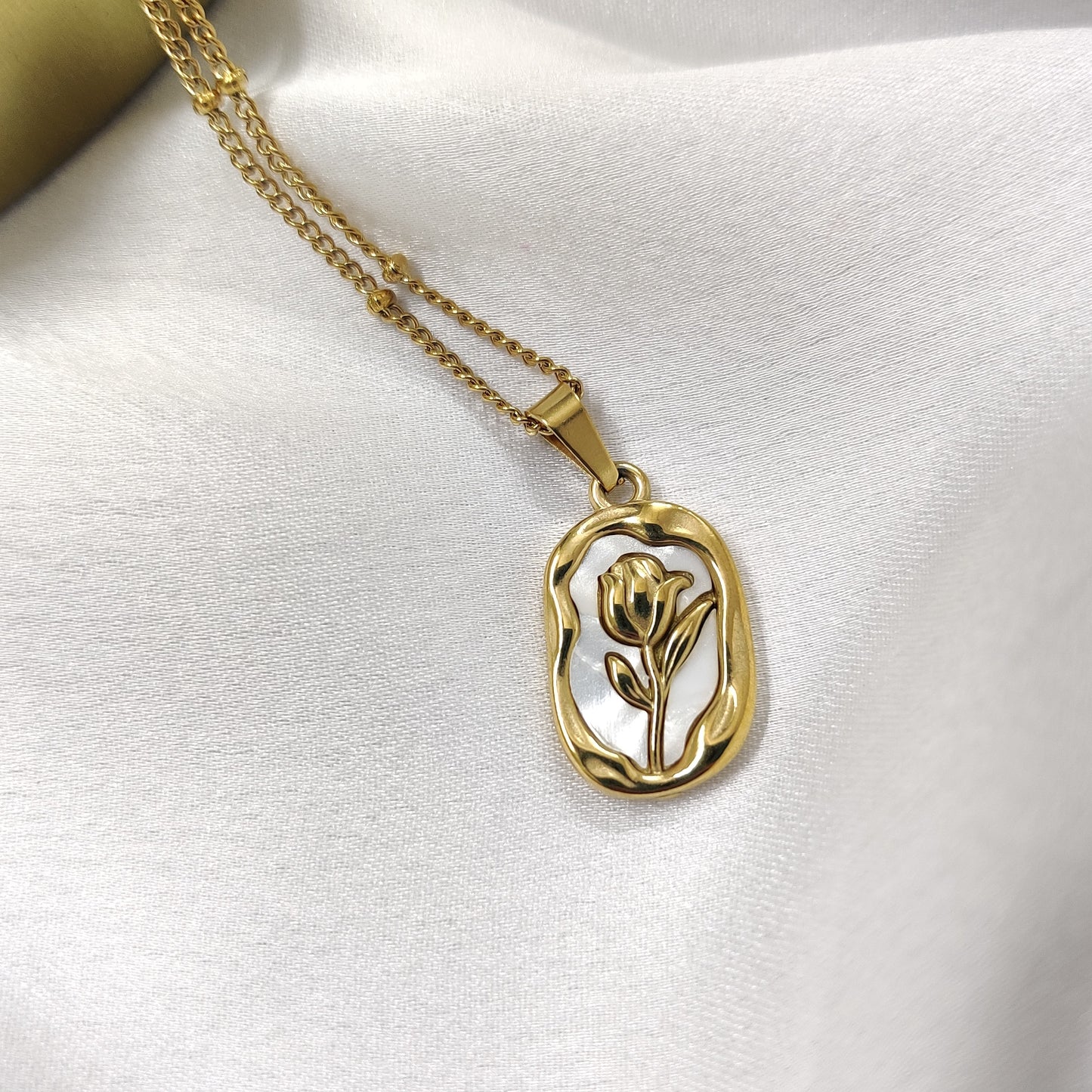 Si Rose Necklace