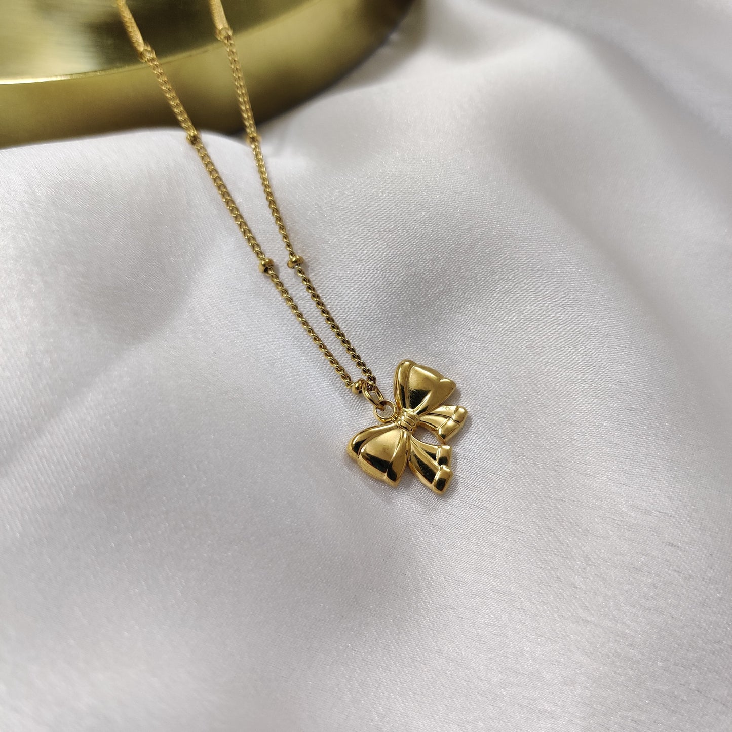 Bow Necklace