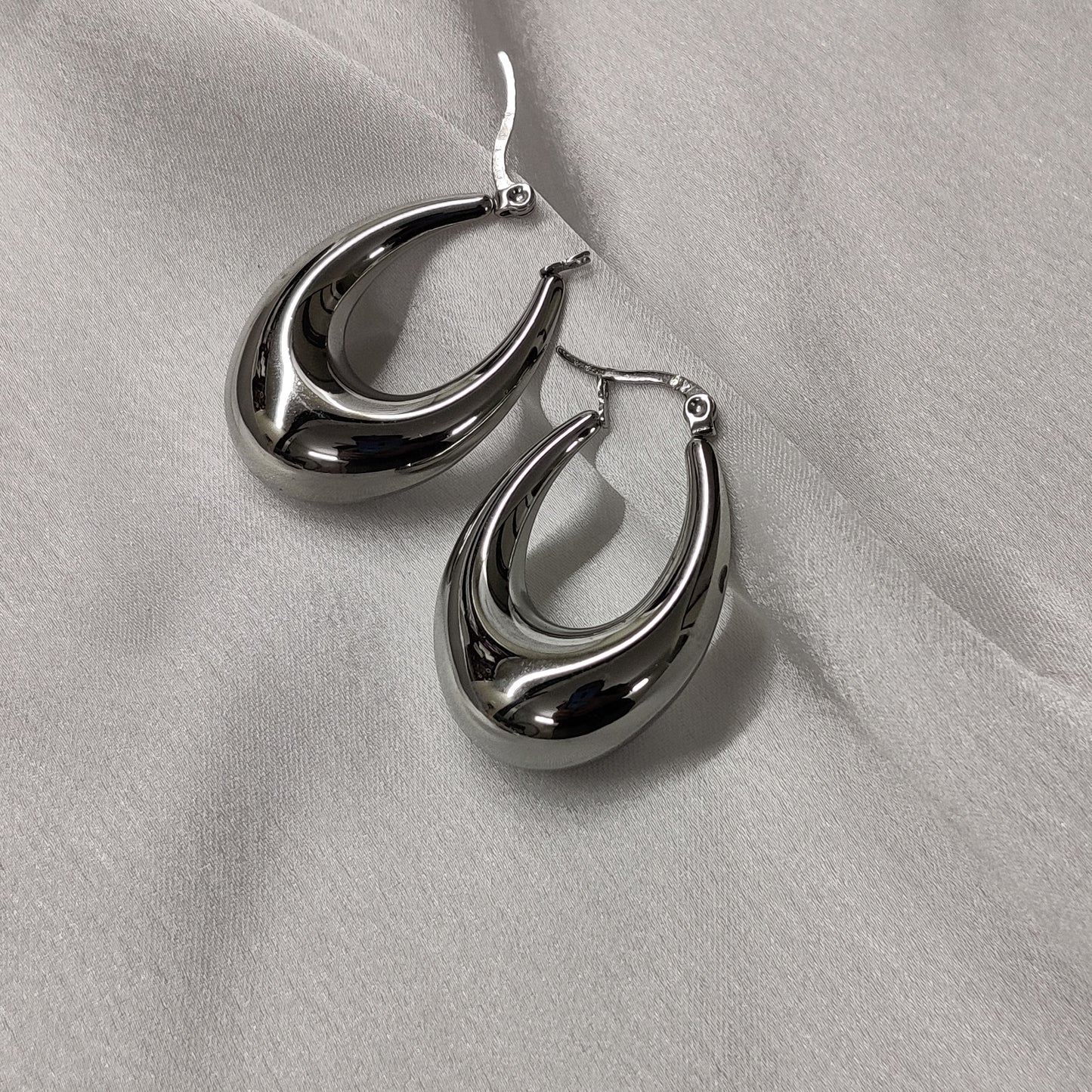 Anahi Hoop Earrings- Silver