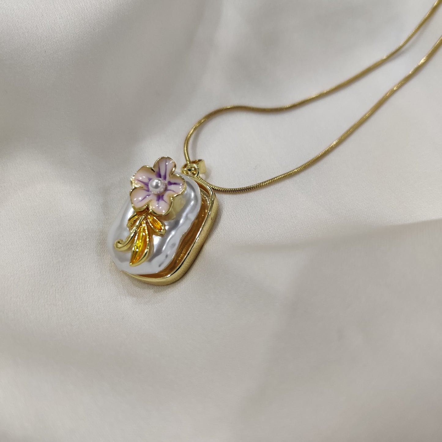 Sara Pearl Necklace