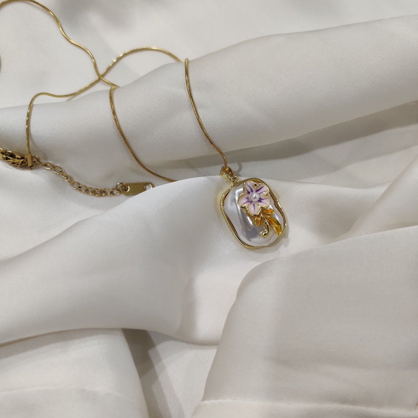 Sara Pearl Necklace