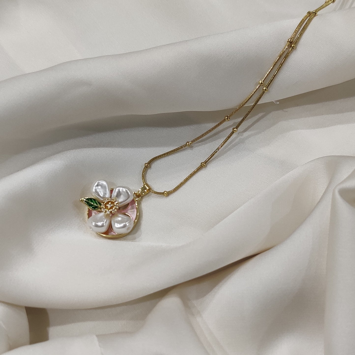 Flower Pearl Necklace