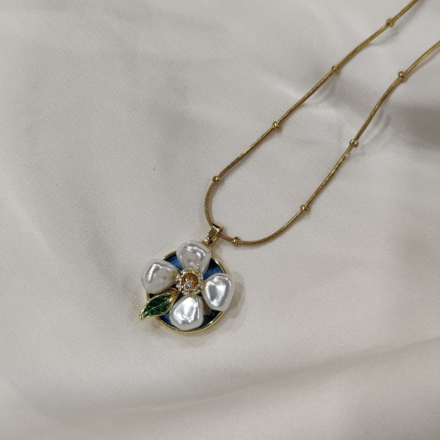 Flower Pearl Necklace