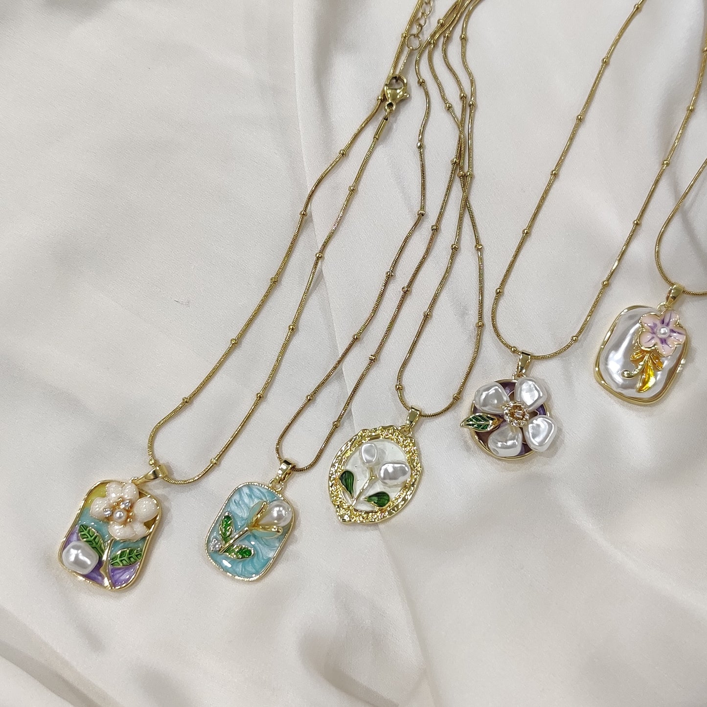 Sara Pearl Necklace