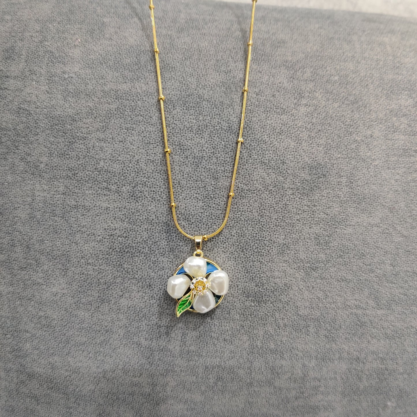 Flower Pearl Necklace