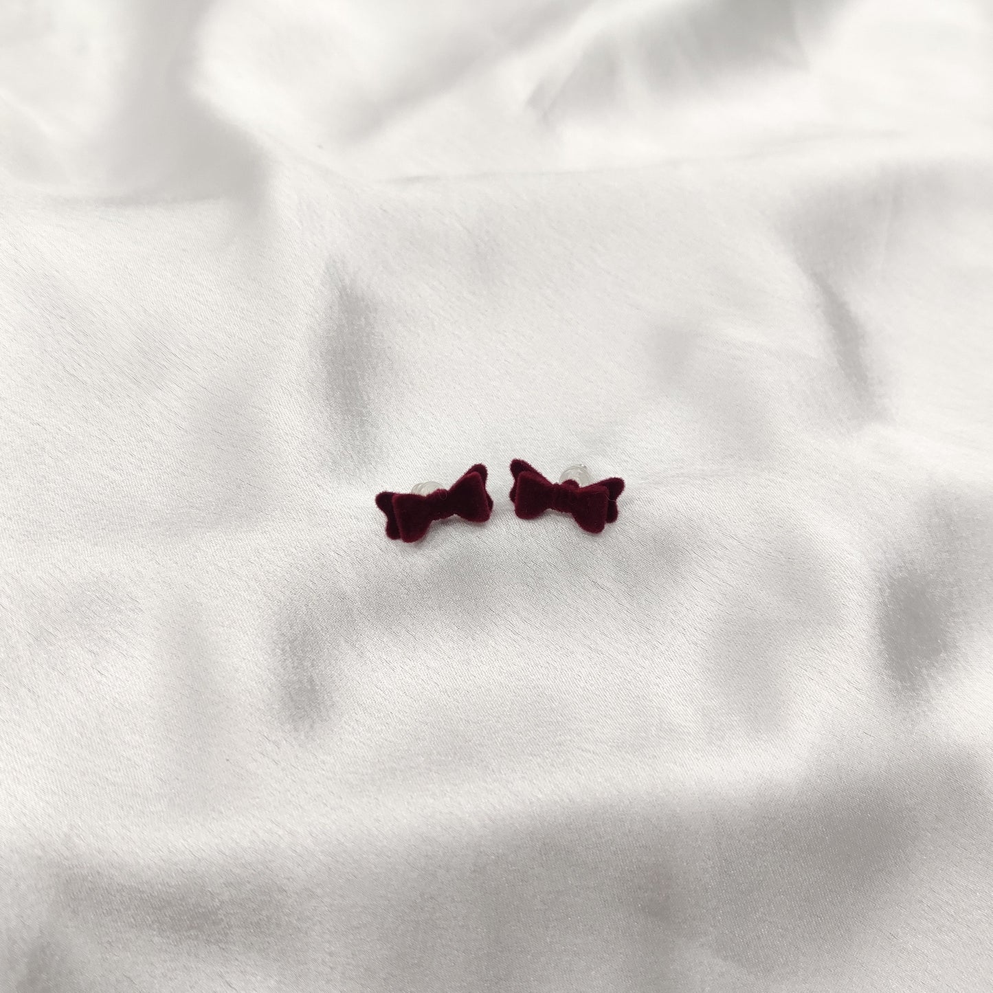 Velvet Bow Studds