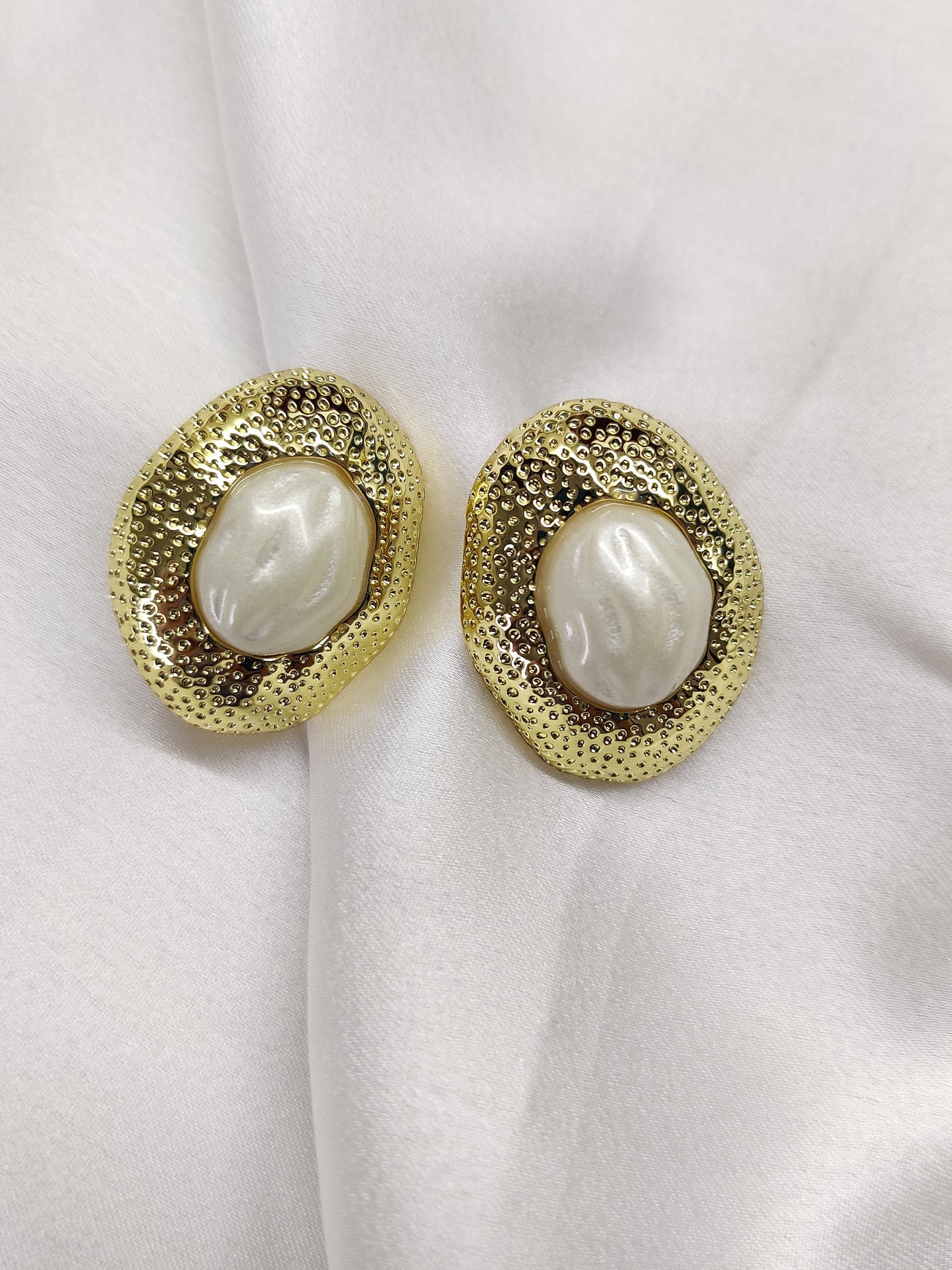 Pearl Stippling Studs