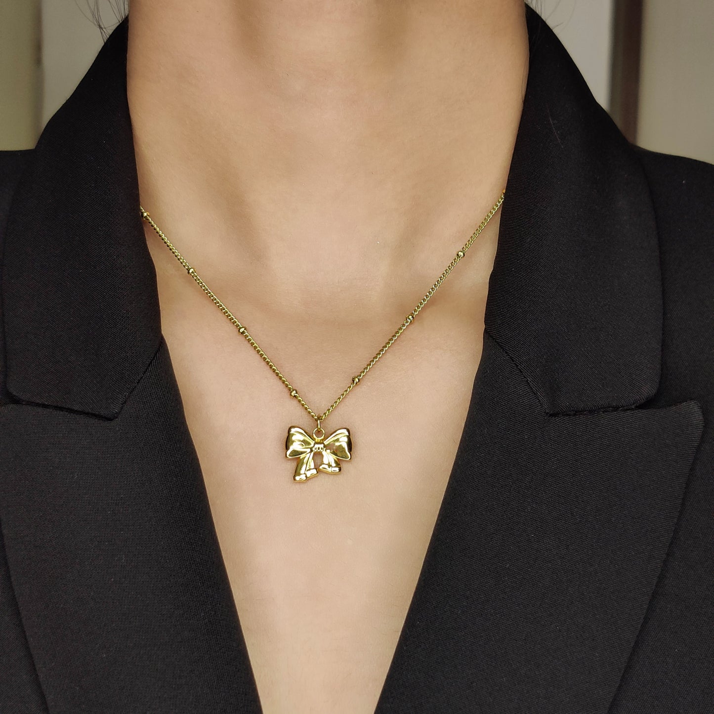 Bow Necklace