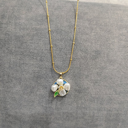 Flower Pearl Necklace