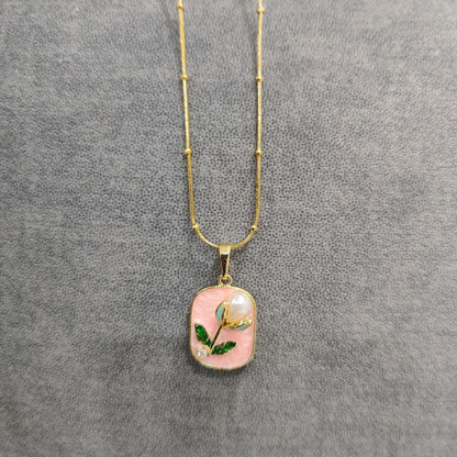 Maira Pearl Necklace